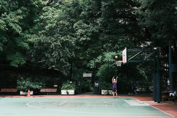 Quels sont les exercices pour améliorer la coordination inter-segmentaire des basketteurs?